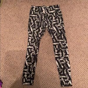 nike women’s snake skin leggings